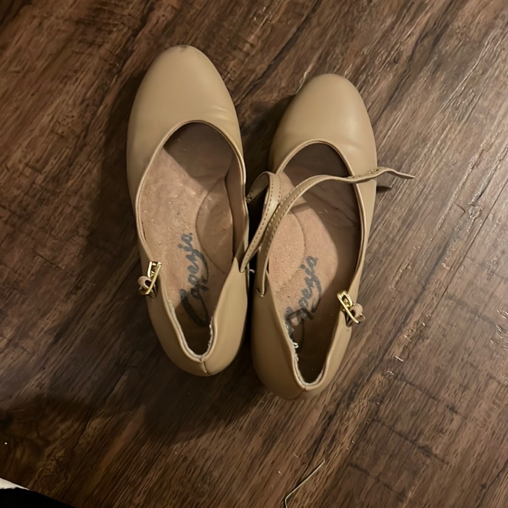 Character shoes for dance or musicals